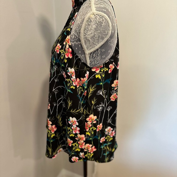 Express Womens Size: M Black/ Pink Floral Halter Top Sleeveless Keyhole Blouse. - Picture 12 of 12